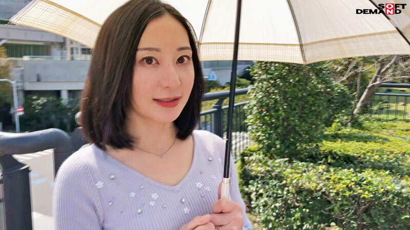 都会の喧騒に紛れてもひときわ目立つ長崎生まれの清楚な奥さん 足立友梨 32歳 第2章 タイムリミットは19時―許される時間いっぱいまで背徳の快楽を愉しむため日帰り上京しひたすらイカされ続ける8時間【圧倒的4K映像でヌク！】 4枚目